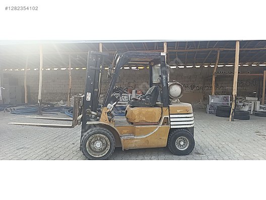 Machinery / Industrial / Carrying & Stacking Equipment / Forklifts / For Sale / Allis Chalmers