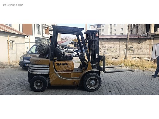 Machinery / Industrial / Carrying & Stacking Equipment / Forklifts / For Sale / Allis Chalmers