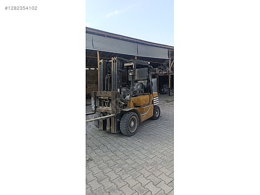Machinery / Industrial / Carrying & Stacking Equipment / Forklifts / For Sale / Allis Chalmers
