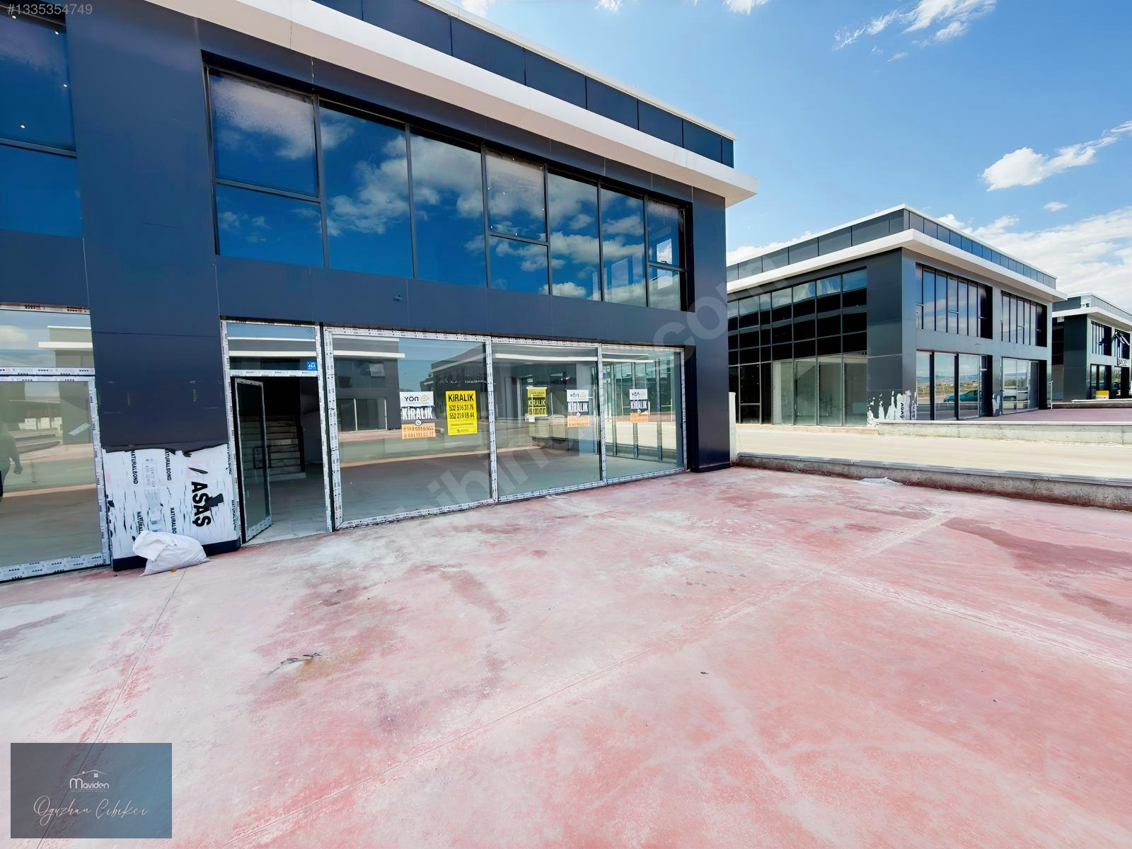 OTONOMİ GALERİCİLER SİTESİNDE 2+1 PLANLI ÇARDAKLI KİRALIK DÜKKAN