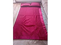 1 kez kullanıldı çift kişilik yatak örtüsü 2 yasıtığı vardır