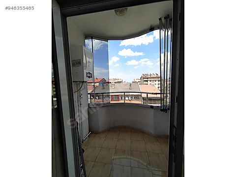 Öğretmenlere Cumhuriyet caddesi üzerinde dayalı döşeli 3+1 ev Kiralık