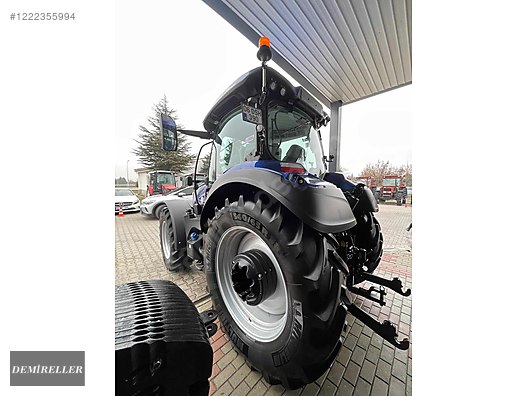 Machinery / Agricultural Machines / Tractors / New Holland / T5.140