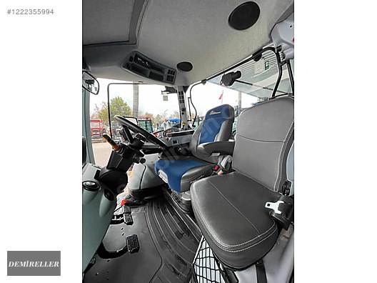 Machinery / Agricultural Machines / Tractors / New Holland / T5.140