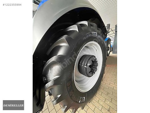 Machinery / Agricultural Machines / Tractors / New Holland / T5.140