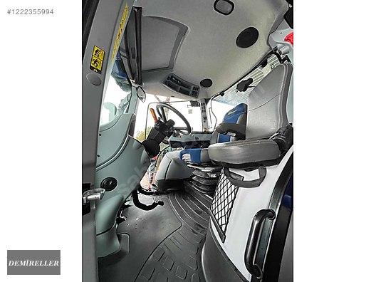 Machinery / Agricultural Machines / Tractors / New Holland / T5.140