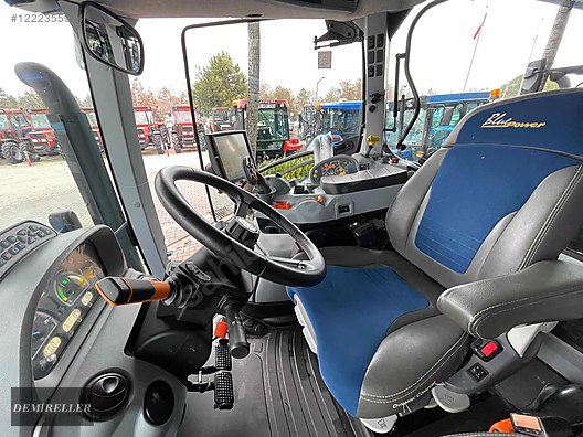 Machinery / Agricultural Machines / Tractors / New Holland / T5.140