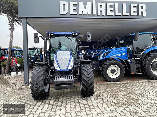Machinery / Agricultural Machines / Tractors / New Holland / T5.140