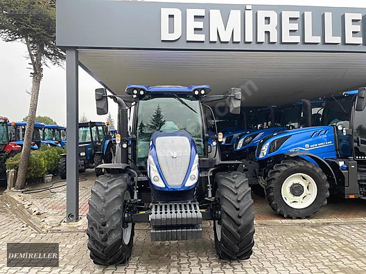 Machinery / Agricultural Machines / Tractors / New Holland / T5.140
