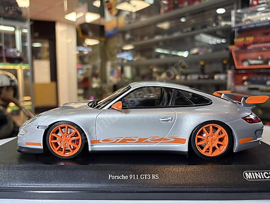 Minichamps Diecast Model 1:18 Porsche Araba - 1328357544