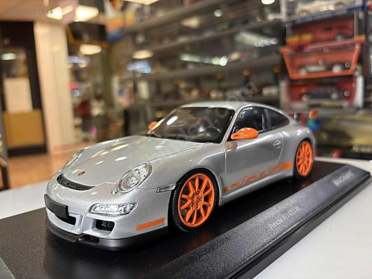 Minichamps Diecast Model 1:18 Porsche Araba - 1328357544