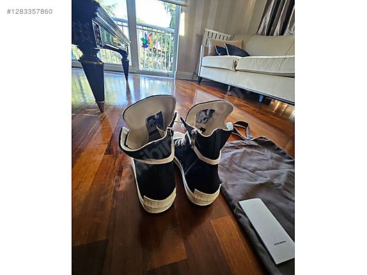 Used & Brand New Items / Clothing & Accessories / Men / Shoes / Casual Shoes