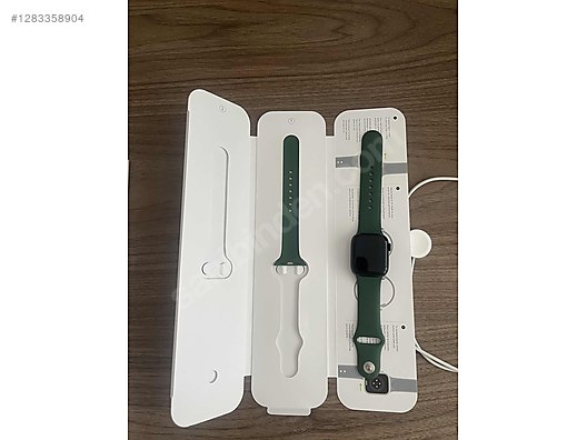 Apple Watch Series 7 - Titanyum Simsiyah Kasa 41 mm Yeşil Kordon