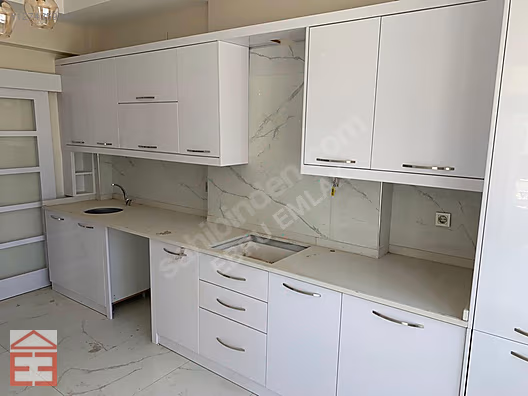 EBRU EMLAK'TAN GÜVENEVLER MAH GİRİŞ KAT 3+1 110 M2 TEMİZ DAİRE #1274359844