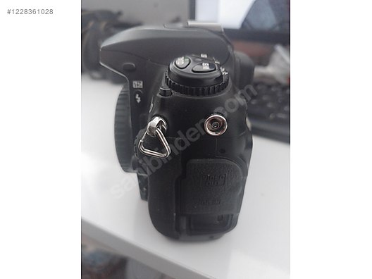 Nikon D200 Nikon D5200 Vs Canon 1300d BY-18 Mini Flash Speedlite