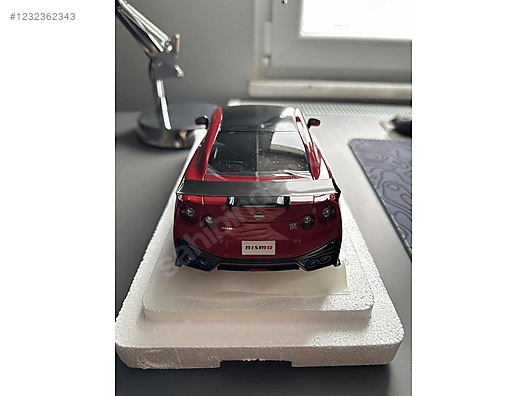 Autoart Diecast Model 1:18 Nissan Araba - 1232362343