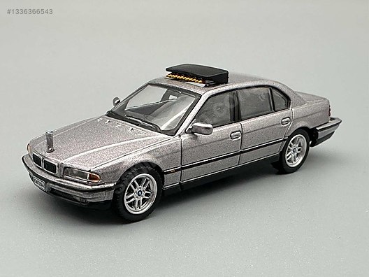 Mini GT Diecast Model 1:64 BMW Araba - 1336366543
