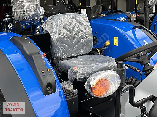 Machinery / Agricultural Machines / Tractors / New Holland / TT60 Classic