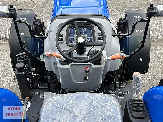 Machinery / Agricultural Machines / Tractors / New Holland / TT60 Classic