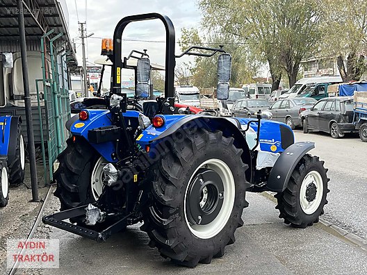 Machinery / Agricultural Machines / Tractors / New Holland / TT60 Classic