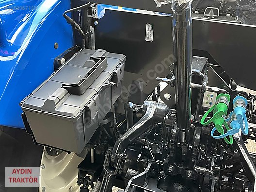 Machinery / Agricultural Machines / Tractors / New Holland / TT60 Classic