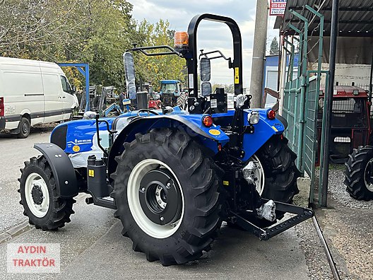Machinery / Agricultural Machines / Tractors / New Holland / TT60 Classic