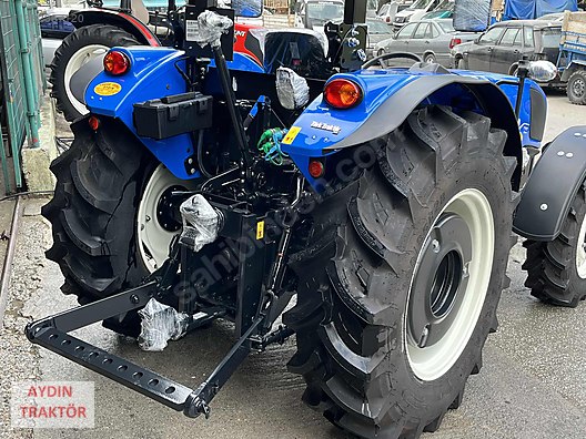 Machinery / Agricultural Machines / Tractors / New Holland / TT60 Classic