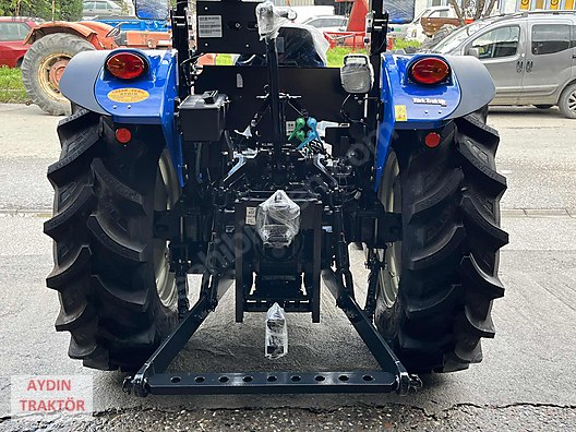 Machinery / Agricultural Machines / Tractors / New Holland / TT60 Classic