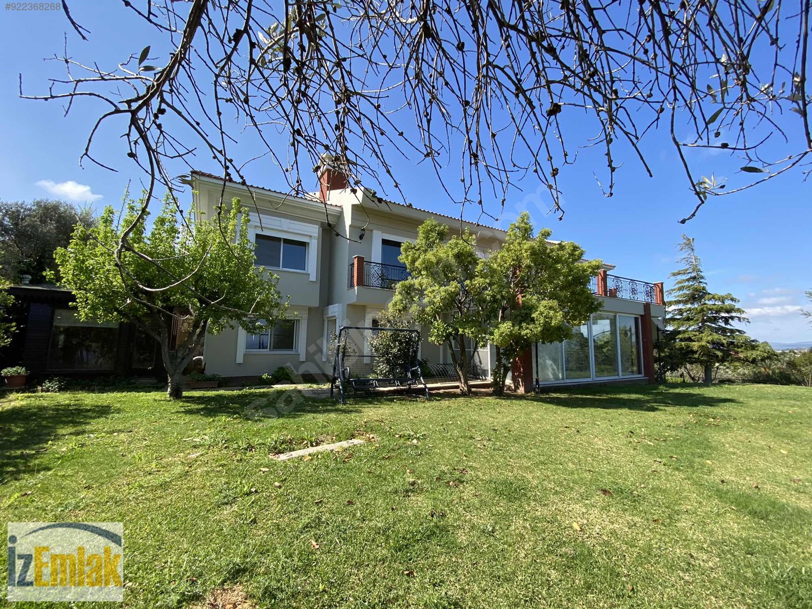 İzEmlaktan Kekliktepede 2 Dönüm Bahçeli Muhteşem Villa Kiralık