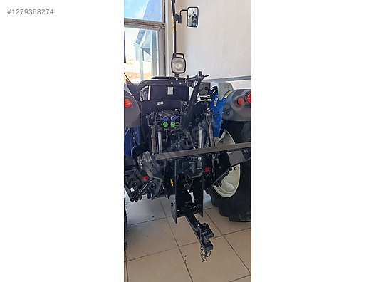 Machinery / Agricultural Machines / Tractors / New Holland / T4.70B