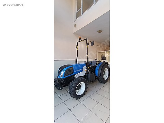 Machinery / Agricultural Machines / Tractors / New Holland / T4.70B