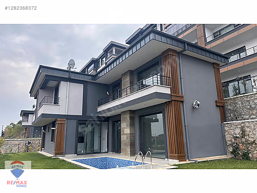 Başiskele Paşadağ..Sitede.. Şahane Bir Villa... Havuzlu....Sıfır