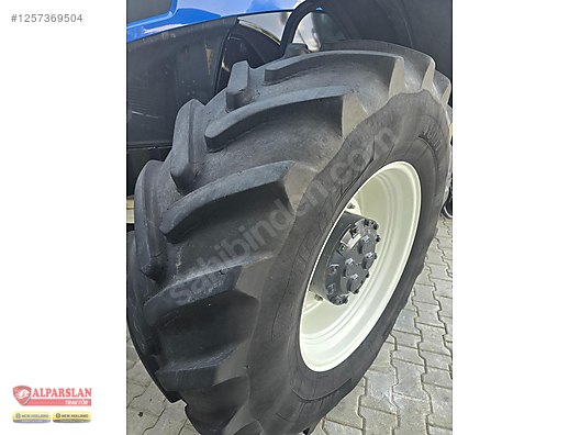 Machinery / Agricultural Machines / Tractors / New Holland / T7070