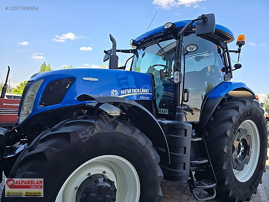 Machinery / Agricultural Machines / Tractors / New Holland / T7070