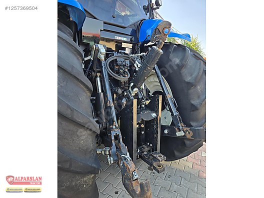 Machinery / Agricultural Machines / Tractors / New Holland / T7070