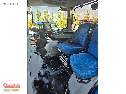 Machinery / Agricultural Machines / Tractors / New Holland / T7070