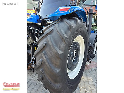Machinery / Agricultural Machines / Tractors / New Holland / T7070