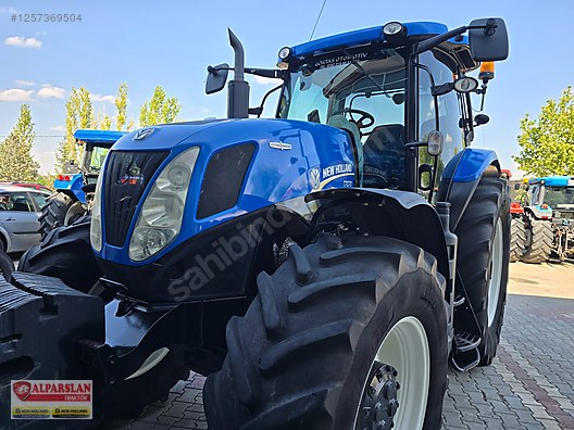 Machinery / Agricultural Machines / Tractors / New Holland / T7070