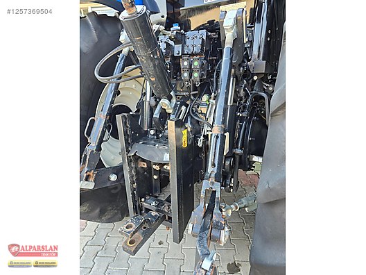 Machinery / Agricultural Machines / Tractors / New Holland / T7070