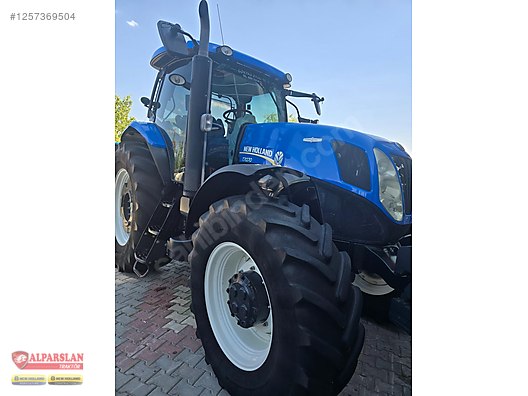 Machinery / Agricultural Machines / Tractors / New Holland / T7070