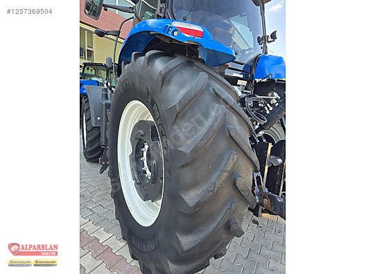 Machinery / Agricultural Machines / Tractors / New Holland / T7070