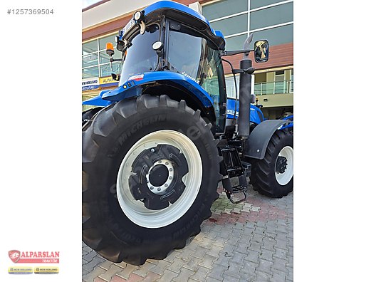 Machinery / Agricultural Machines / Tractors / New Holland / T7070