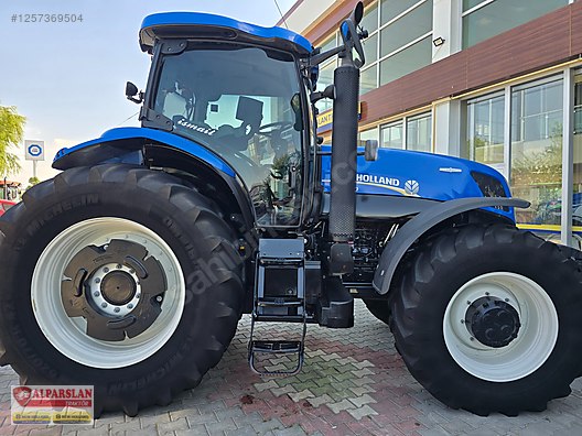 Machinery / Agricultural Machines / Tractors / New Holland / T7070