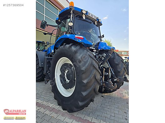 Machinery / Agricultural Machines / Tractors / New Holland / T7070