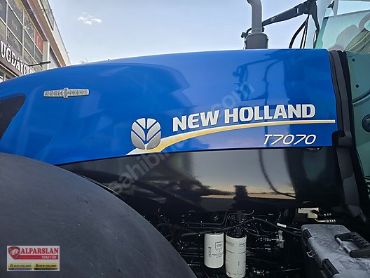 Machinery / Agricultural Machines / Tractors / New Holland / T7070
