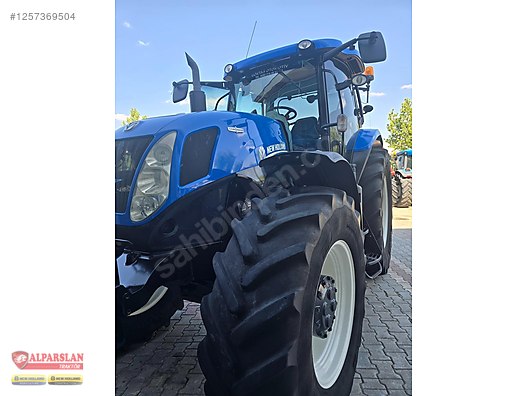 Machinery / Agricultural Machines / Tractors / New Holland / T7070