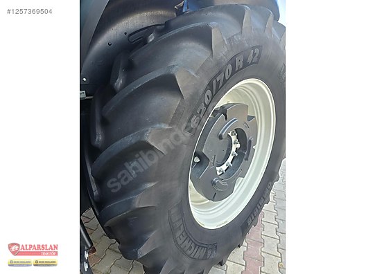 Machinery / Agricultural Machines / Tractors / New Holland / T7070