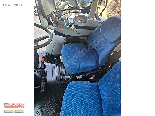 Machinery / Agricultural Machines / Tractors / New Holland / T7070