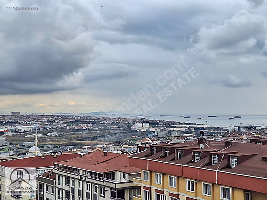 BEYLİKDÜZÜ E5 VE METROBUSE YAKIN SİTE İÇİ SATILIK1+1GENİŞ DAİRE #1286369586