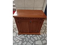 ahşap ceviz rengi TV dolabi.iki rafli
